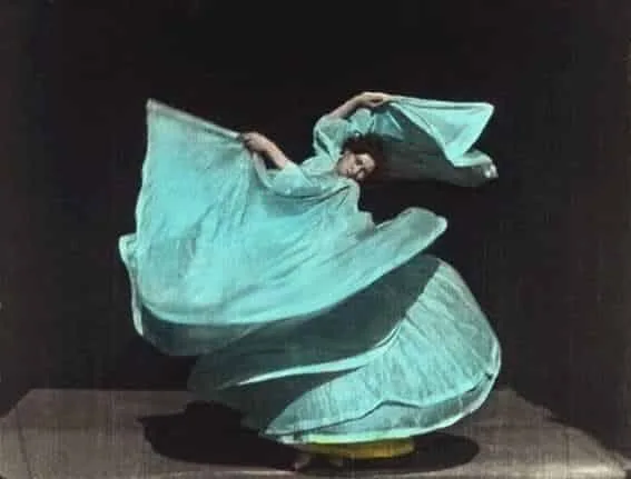 Baile serpentina - Vida de Loïe Fuller bailando en la belle epoque