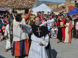 obispo Llanera excomulgar