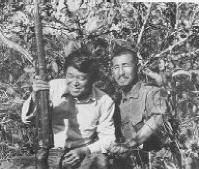 Norio Suzuki junto al teniente Onoda