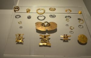 Narigueras de oro de la cultura Calima. Fuente: Museo de América
