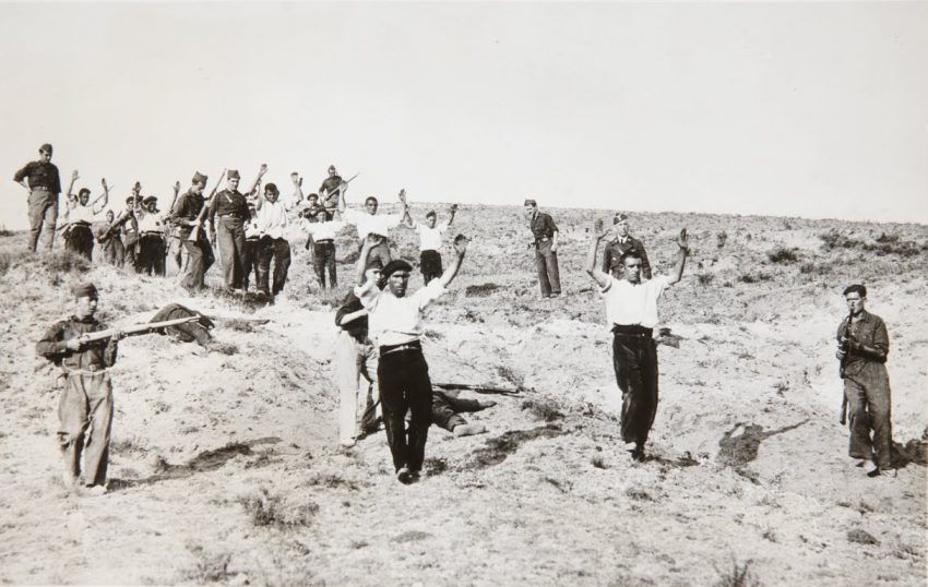Milicianos republicanos hechos prisioneros de los sublevados franquistas durante la Batalla de Guadarrama (1936)