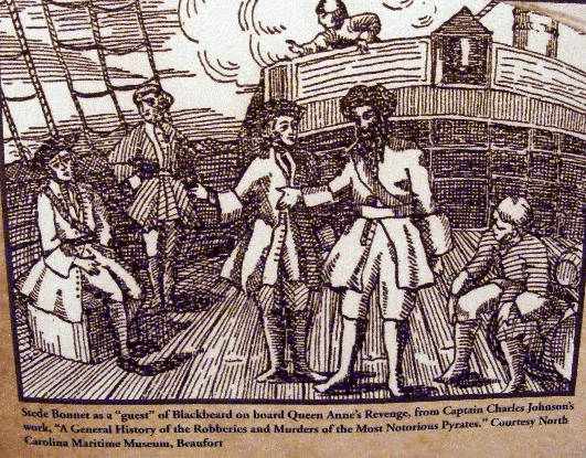 El Caballero Pirata junto con Barbabengra a bordo del Queen Anne's Revenge