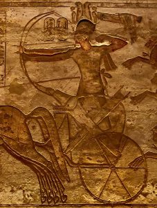 Representación de Ramsés II en la batalla de Qadesh, en el Templo de Abu Simbel.
