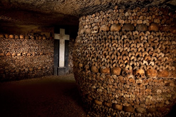 restos óseos catacumbas de París